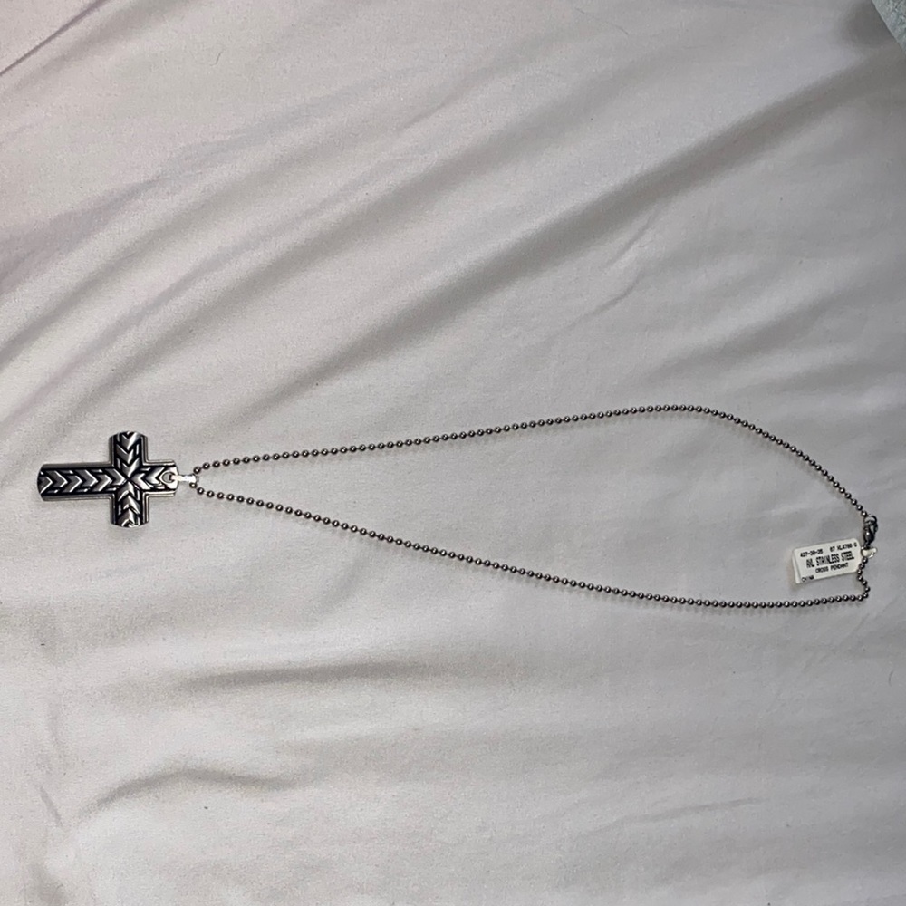 Stainless steel cross pendant necklace